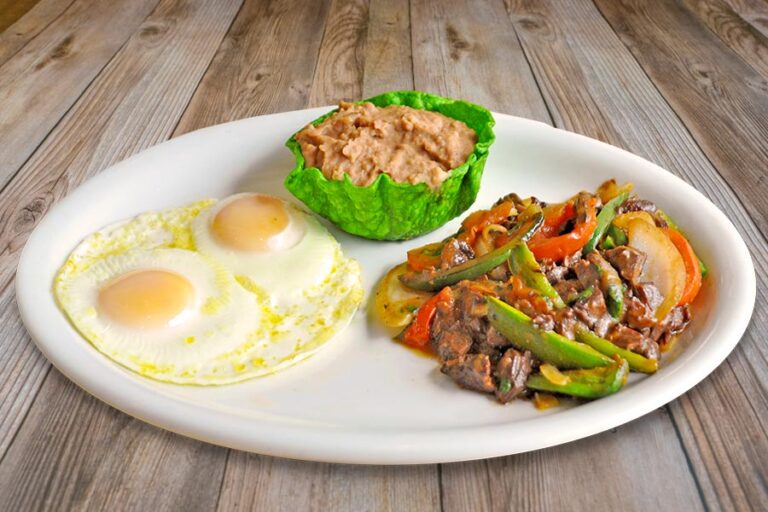 bistec-a-la-mexicaa-con-huevos
